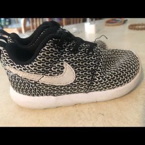 US7 Toddler Girl Nike’s